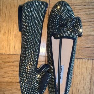Steve Madden Black Gold flats. Size 8 womens. Runs a bit small. Never worn.